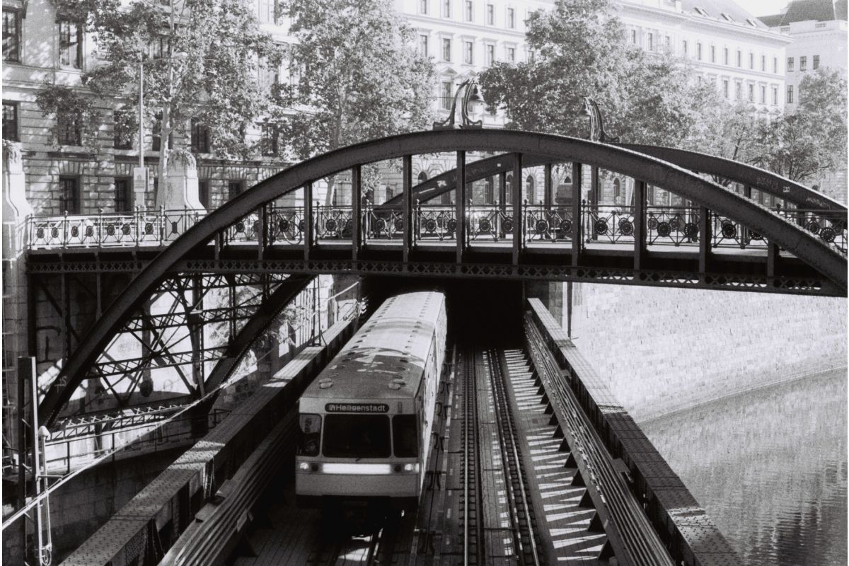 Berlin Kino B&W 35 mm ISO 400 - Image 13