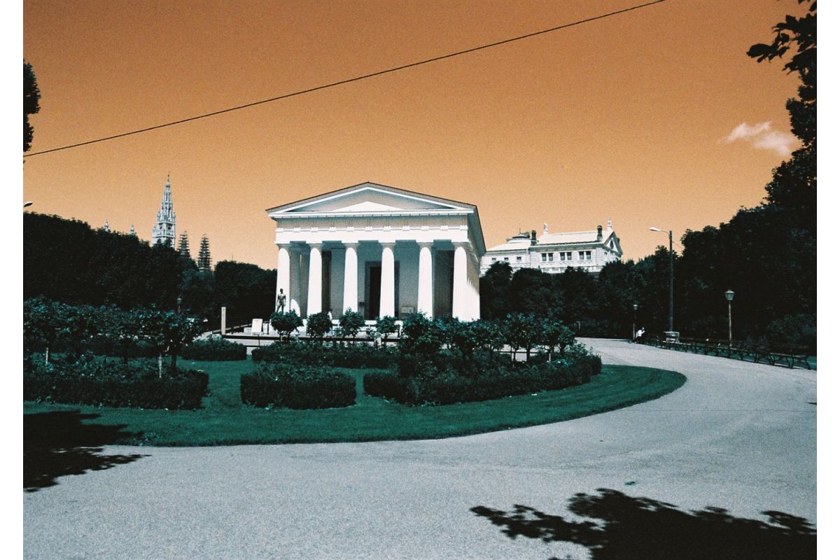 LomoChrome Turquoise 35 mm ISO 100–400 - Image 8